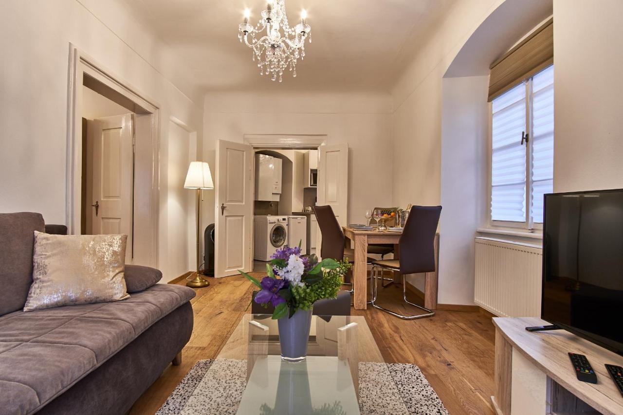 Charles Bridge Royal Apartment Praga Exterior foto