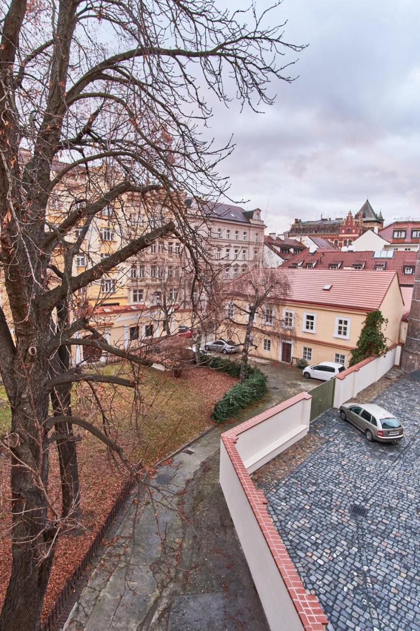 Charles Bridge Royal Apartment Praga Exterior foto