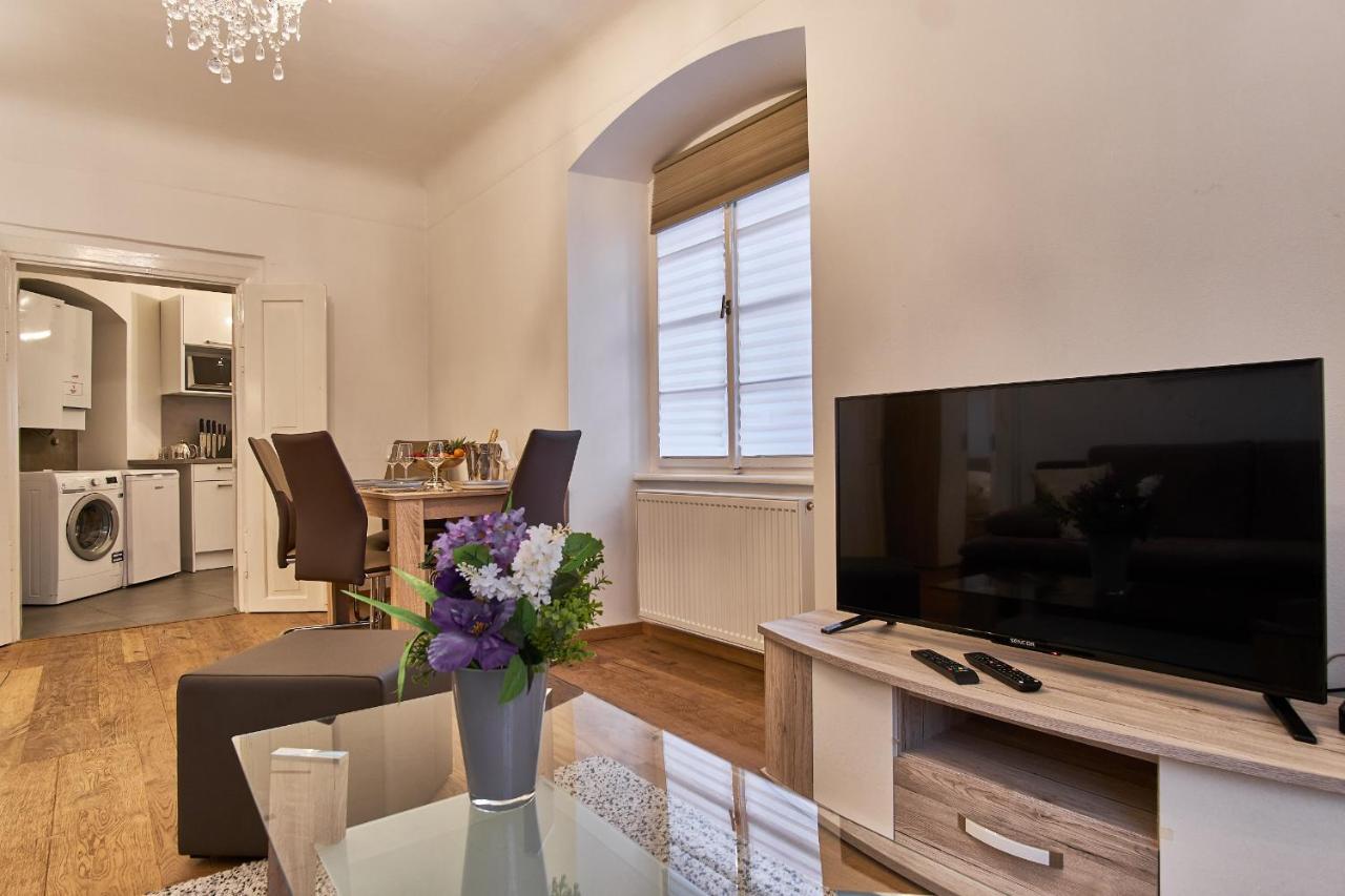 Charles Bridge Royal Apartment Praga Exterior foto